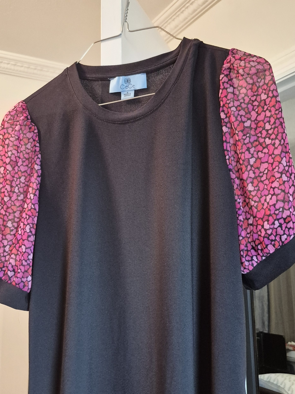CeCe Black Tee with Pink Heart-Print Puff Sleeves size Small